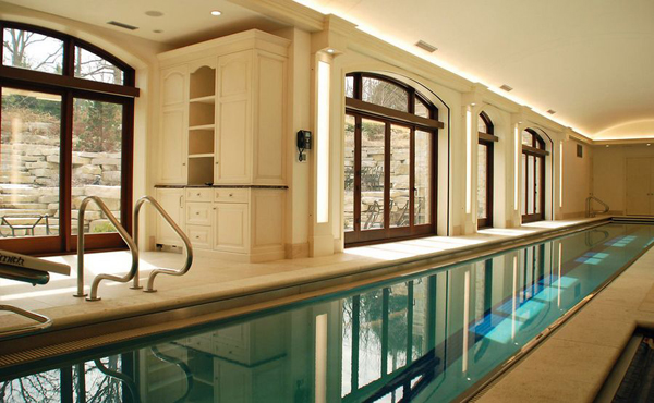 hồ bơi bên trong spa