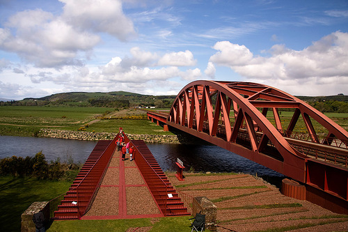 Nhìn từ xa giống như mô hình tổng thể của vũ trụ