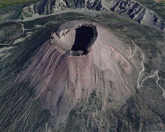 Núi lửa Vesuvius tạo một cảnh quan tự nhiên hoang sơ tuyệt đẹp xung quanh